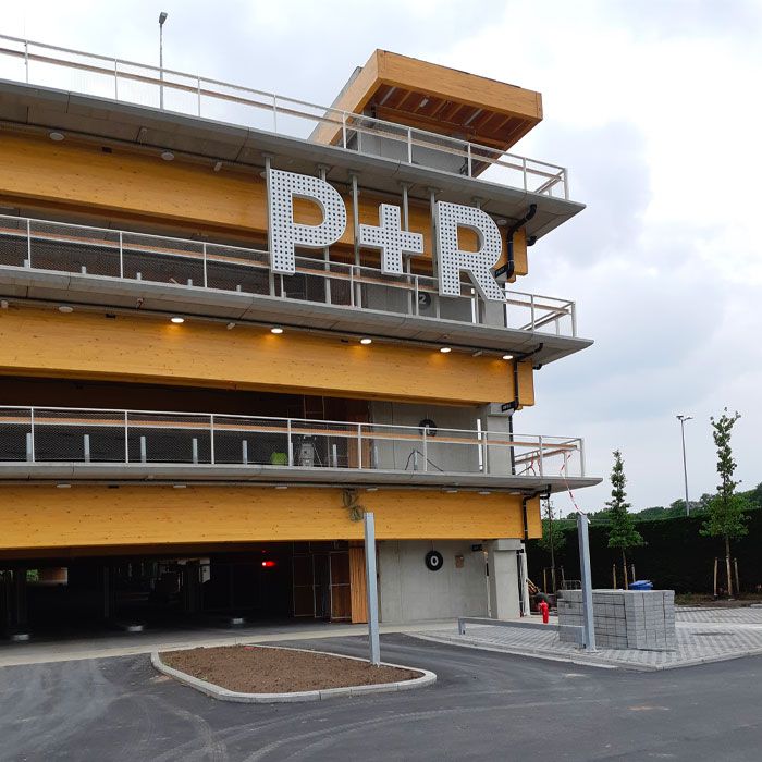Park and Ride-gebouw in Merksem met geïntegreerd parkeergeleidingssysteem.